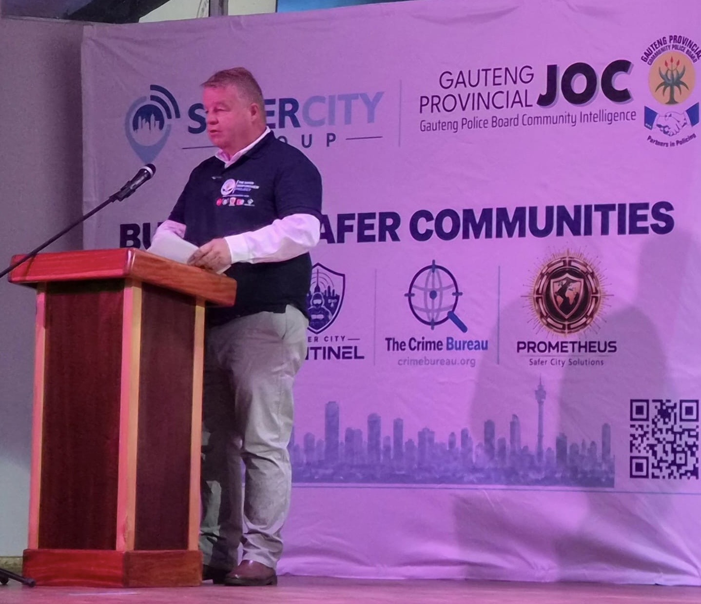 Colin McKenzie, Chairperson of the Bedfordview CPF, addressing the audience from the podium